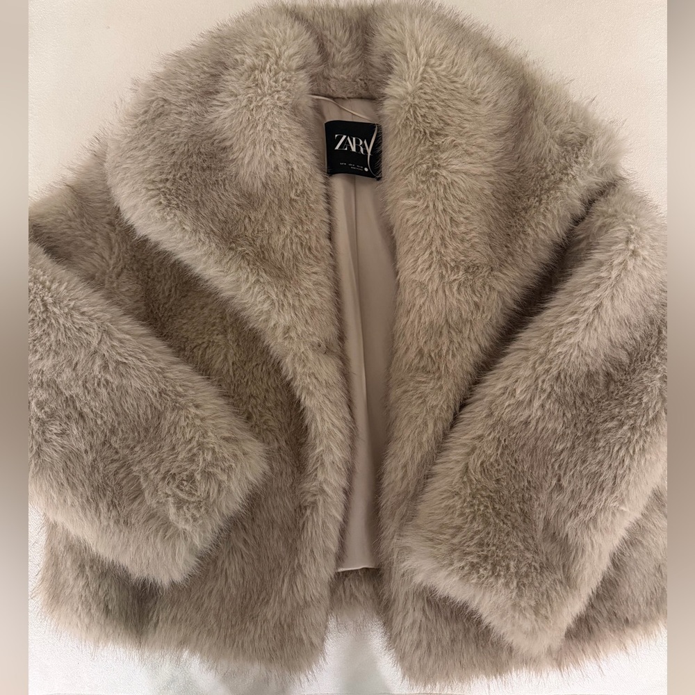 Zara Women's Cream faux fur coat